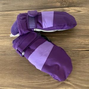 Children’s place mitten’s new